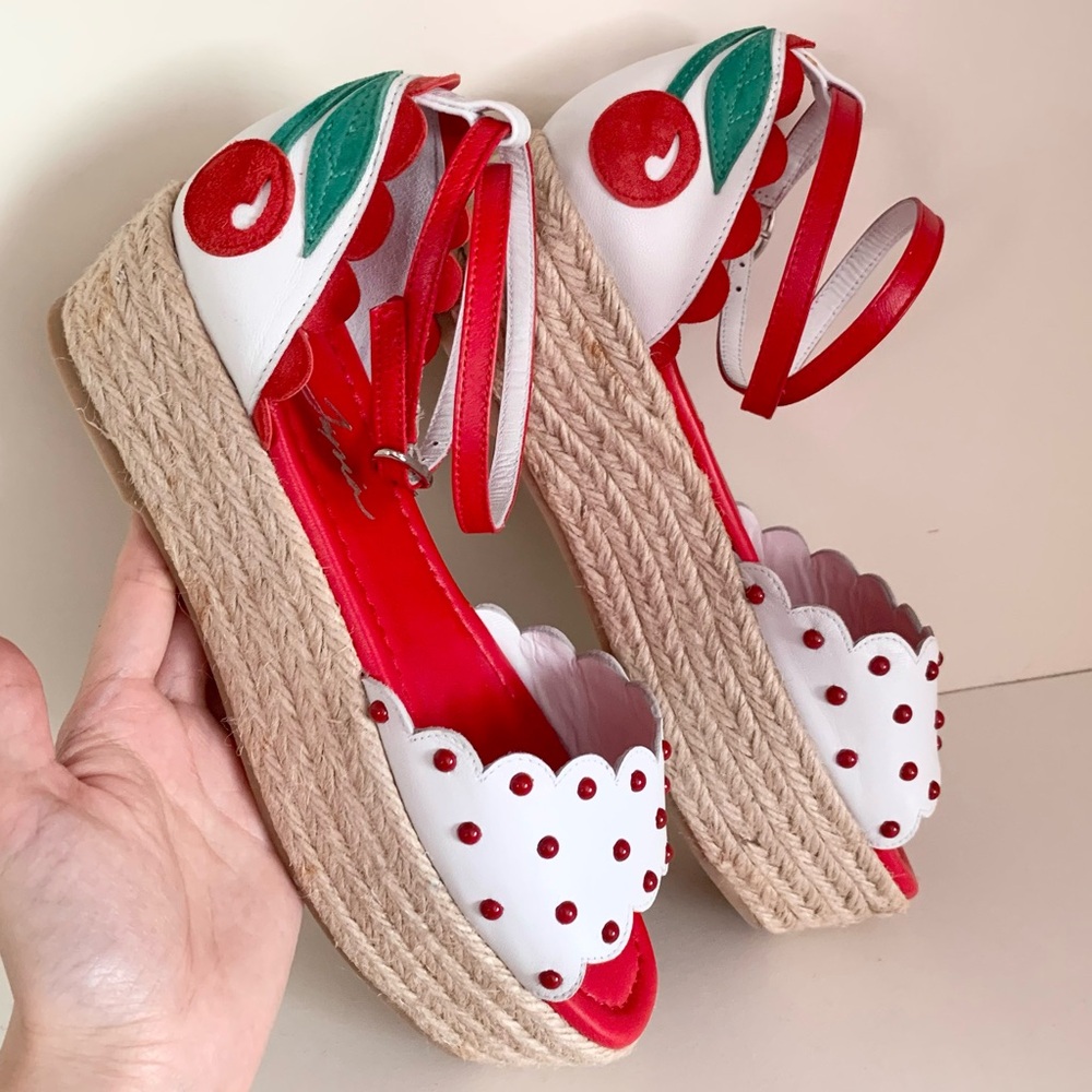 Isa Tapia leather Cherry flat form sandals